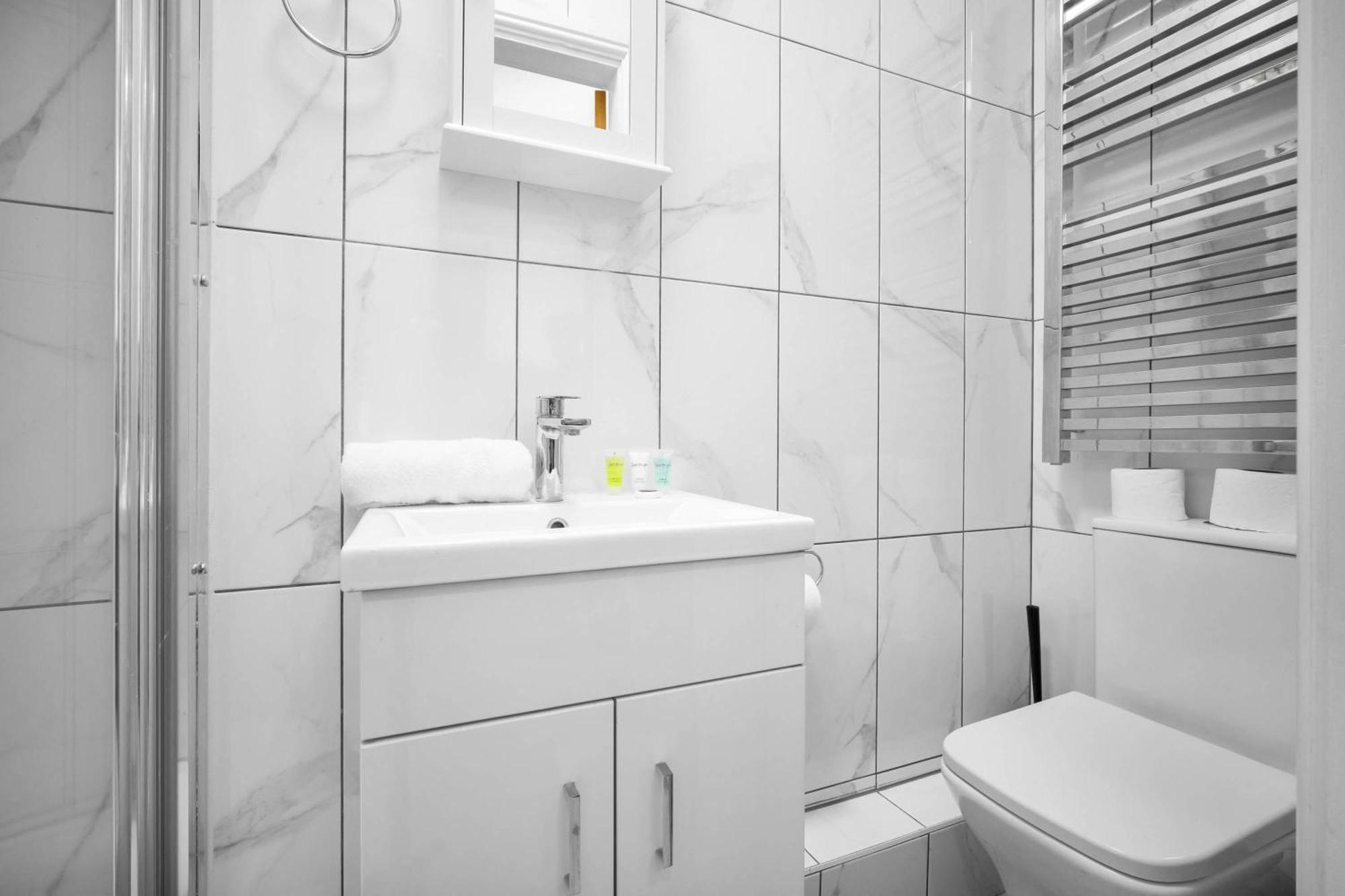 Luxury Apartment - Wifi - Smart Tv - Near City Centre - 2Mr เบอร์มิงแฮม ห้อง รูปภาพ